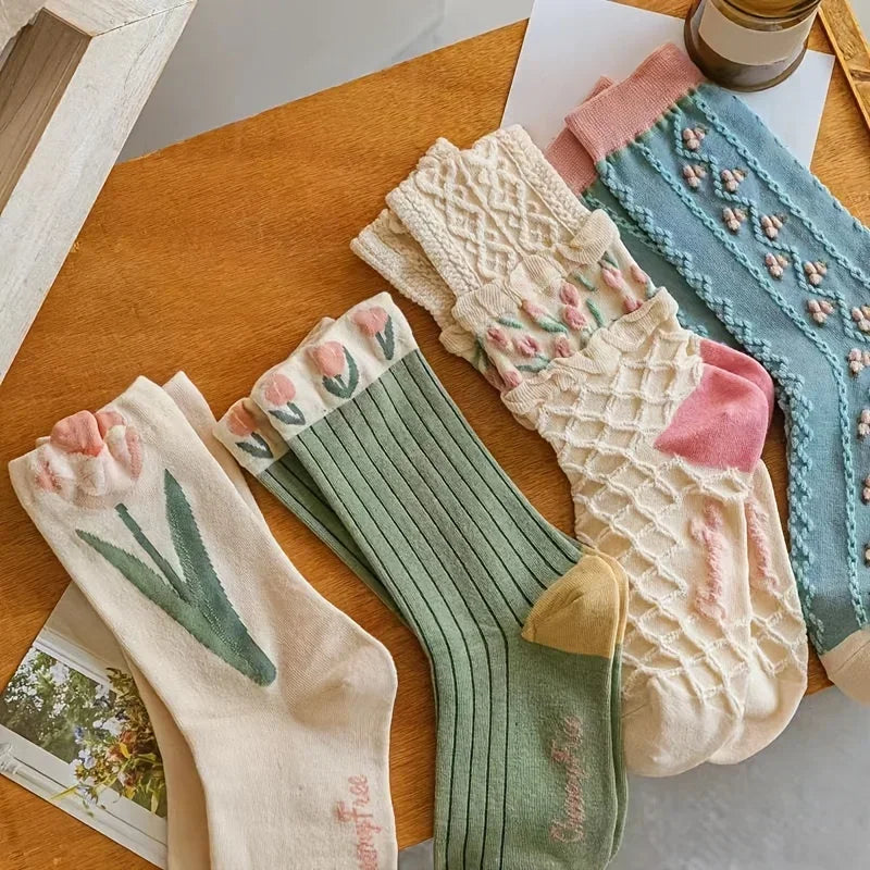 4 Pairs Women’s Crew Socks Floral Geometric Design Cotton-Blend Cottagecore Look
